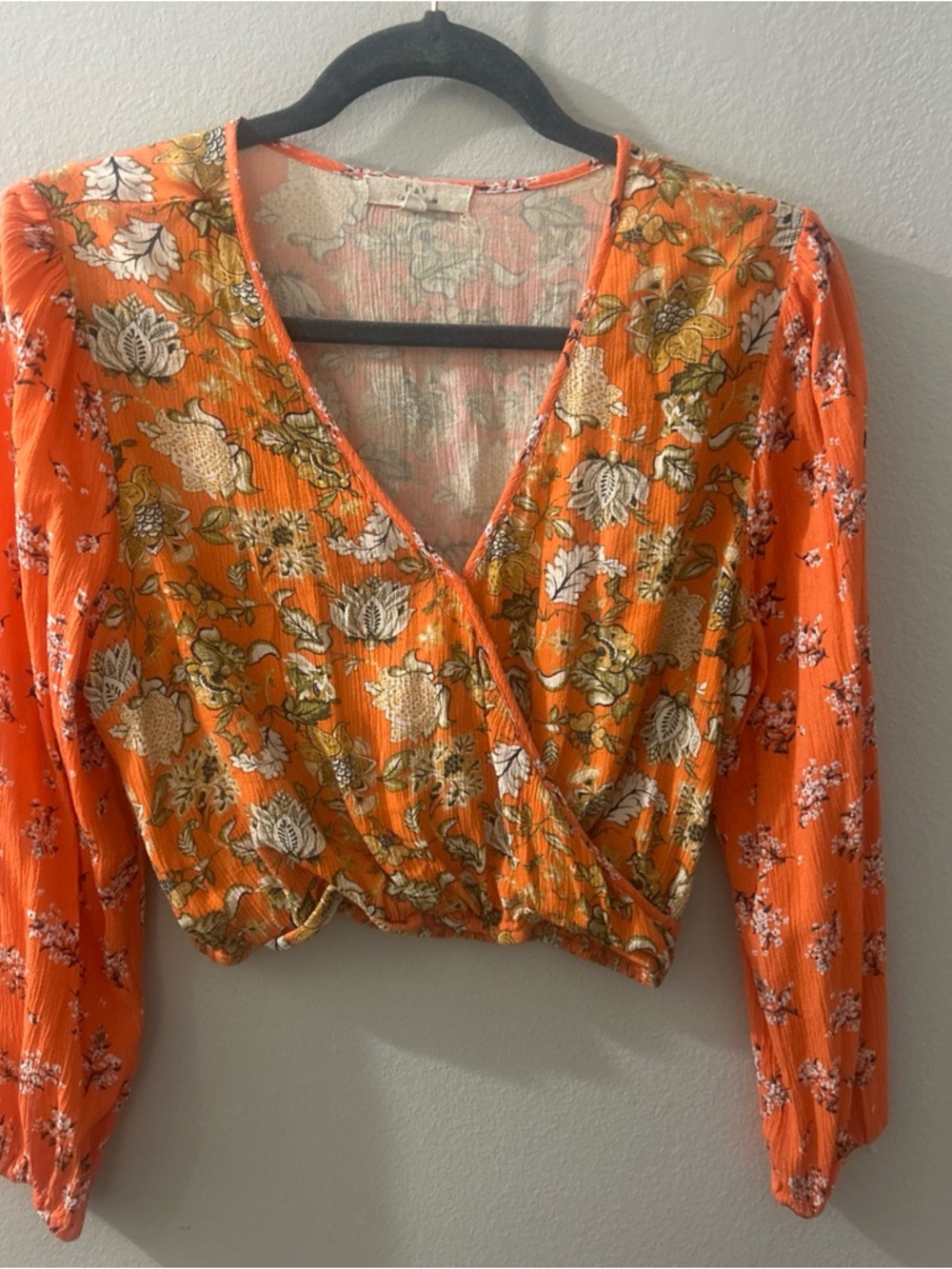 Chelsea & Violet Boho Floral Long Sleeve Crop Shirt Size Small